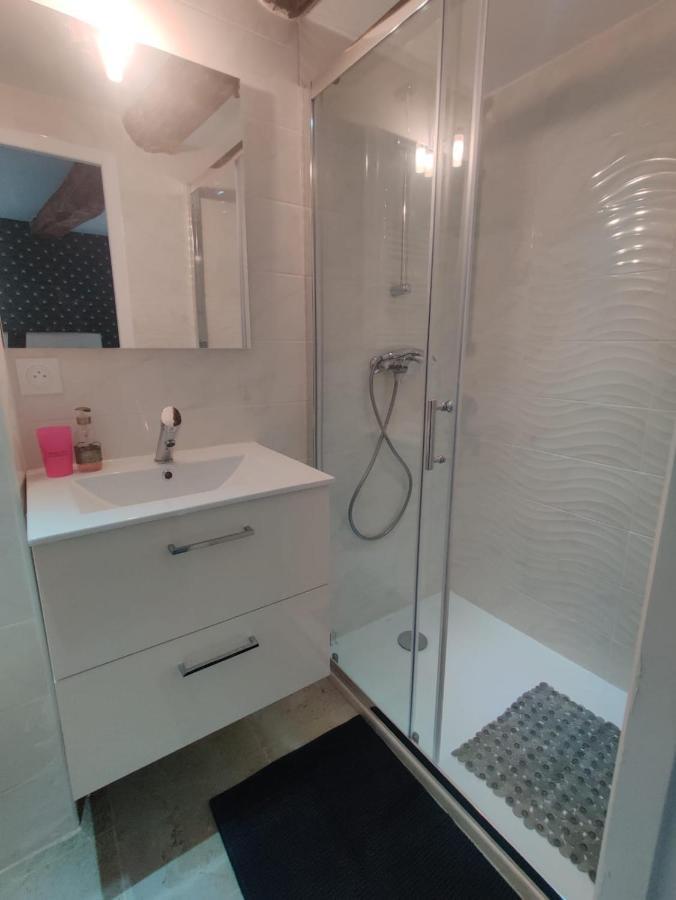 Logement Neuf Centre Du Village Aux Pieds Du Chateau 格里莫 外观 照片