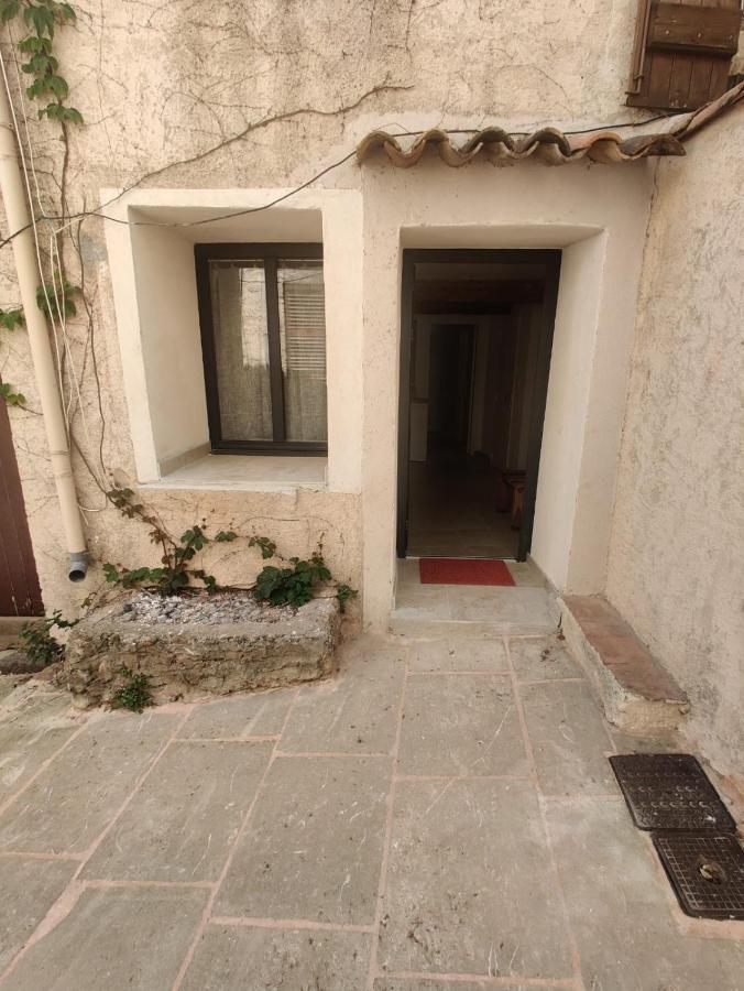 Logement Neuf Centre Du Village Aux Pieds Du Chateau 格里莫 外观 照片